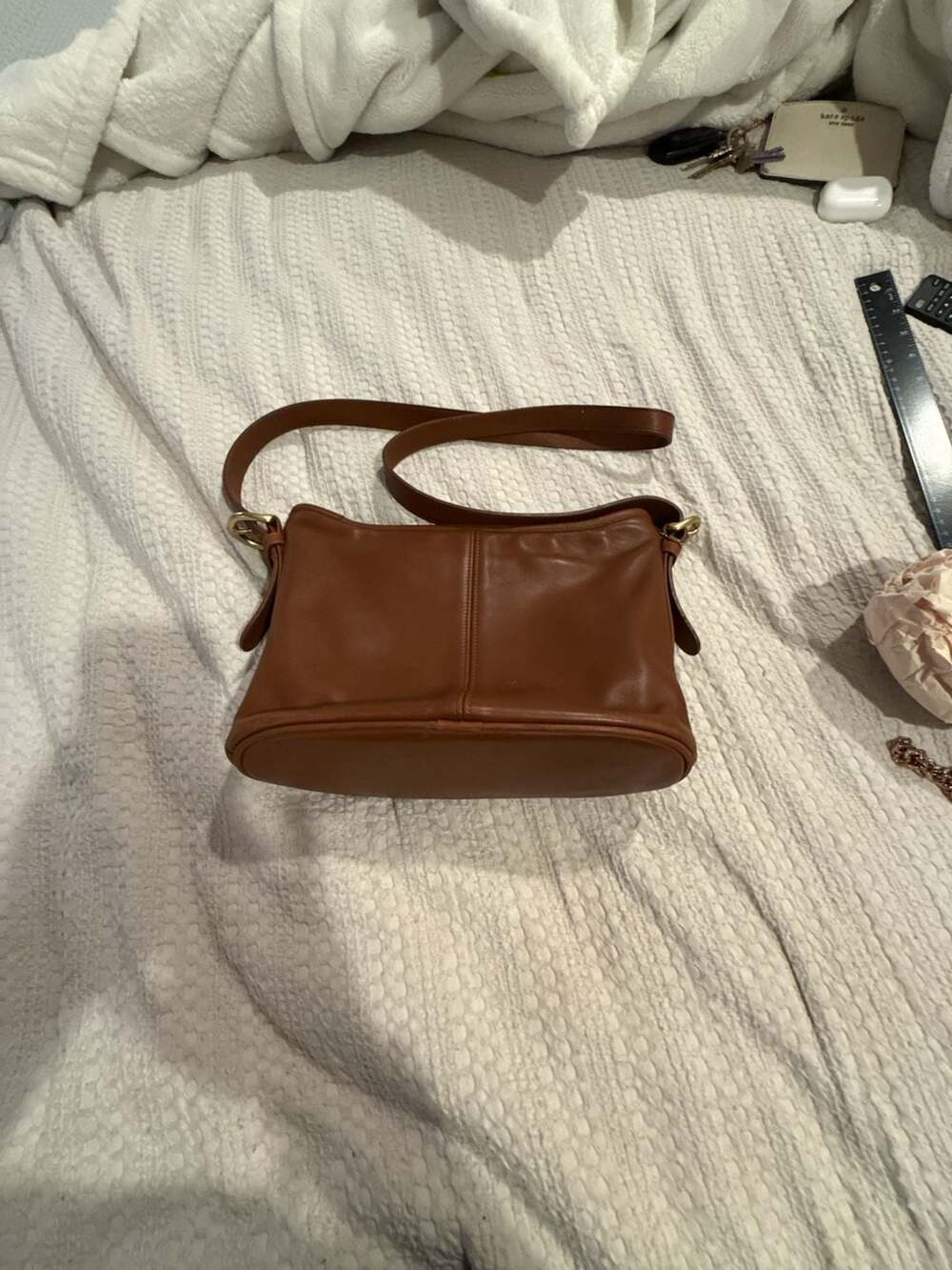 Vintage Coach Leather Shoulder Bag in British Tan - Picture 2 of 12